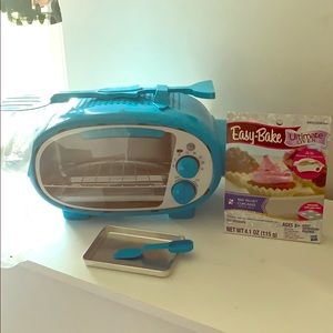 BRAND NEW Easy Bake Oven